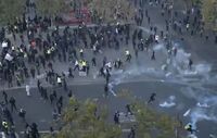 Ciocniri violente între studenţi şi poliţie la Paris, 17 octombrie 2026 (YouTube)
